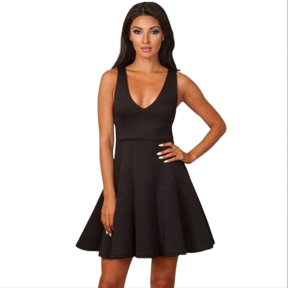 MINKPINK Dresses & Skirts - MINKPINK by Revolve flared sleeveless v- neck black mini skater dress. Size M